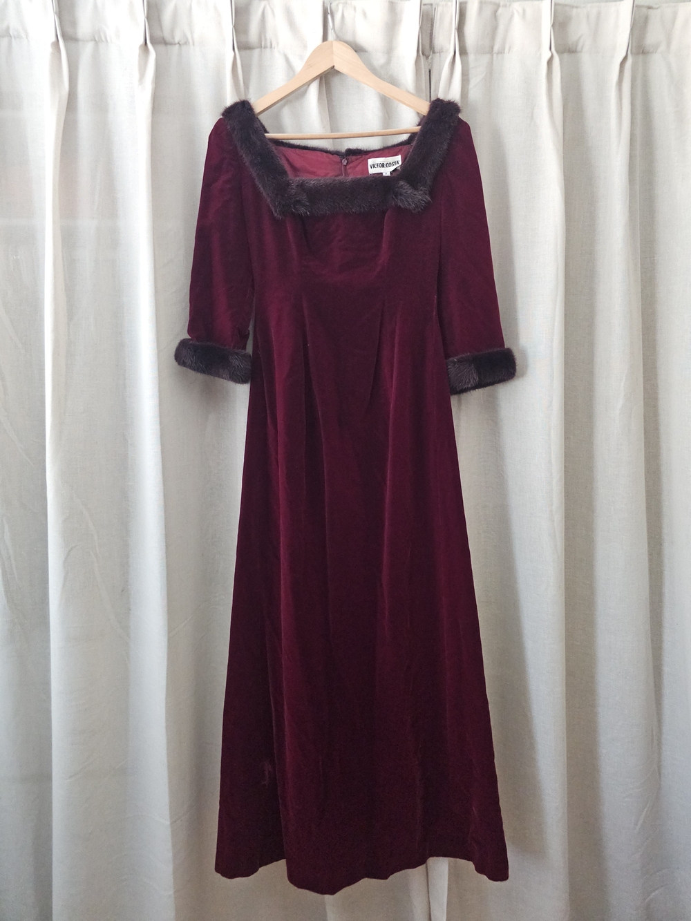 Vintage Victor Costa Burgundy Velvet Faux Fur Trim Formal Gown Dress USA Size 4